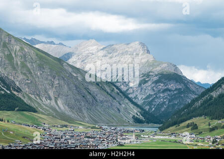 The Bernina Pass (elevation. 2328 m.) is a high mountain pass in the Bernina Range of the Alps, in the canton of Graubünden (Gri Stock Photo