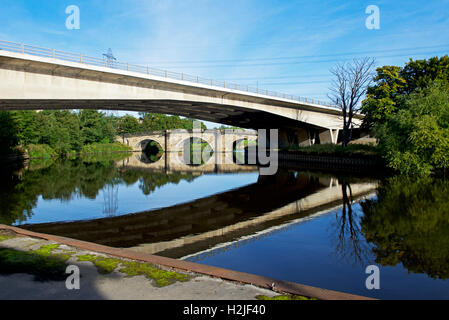 Old bridge and new bridge (carry the A1 road) over the River Aire at Ferrybridge, West Yorkshire, England UK Stock Photo