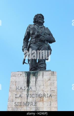 Statue of Cuban revolutionary Che Guevara stands with palm trees at a ...