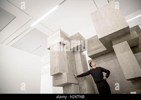 London, UK. 29th September, 2016. Antony Gormley (pictured) new exhibition ‘Fit’ at the White Cube Bermondsey Gallery. Gormley has configured the gallery space into 15 discrete chambers to create a series of dramatic physiological encounters in the form of a labyrinth. Visitors will face a choice of passages through differently sized, uniquely lit spaces where each room challenges or qualifies the experience of the last. Credit:  Guy Corbishley/Alamy Live News Stock Photo