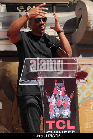 Hollywood, CA, USA. 29th Sep, 2016. 29 September 2016 - Hollywood, California. Eddie Murphy. Jeffrey Katzenberg Hand And Footprint Ceremony held at The TCL Chinese Theater. Photo Credit: Birdie Thompson/AdMedia Credit:  Birdie Thompson/AdMedia/ZUMA Wire/Alamy Live News Stock Photo