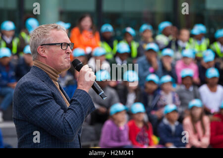 London, UK. 29th Sep, 2016. One of the organisers prepares local schoolchildren to welcome the Mayor of London, Sadiq Khan, to launch the new London Curriculum for primary schools at the London Curriculum Festival at the Scoop. More than 1,800 primary schools across 33 London boroughs will be able to bring learning to life, inspired by London's people, places and heritage, as part of the new ‘Going Underground' unit on the London Curriculum. Credit:  Mark Kerrison/Alamy Live News Stock Photo