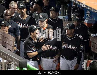 Miami Marlins second baseman Dee Gordon (9) prepares for the game ...