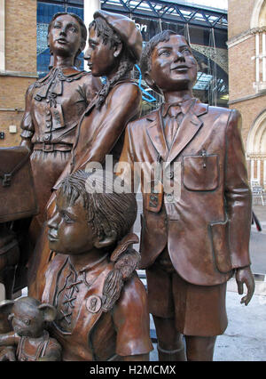 Kindertransport statues, Liverpool St station,London,England,UK Stock Photo