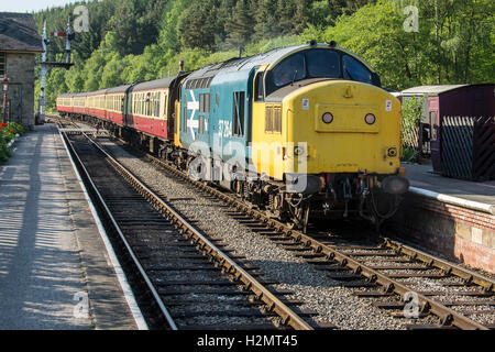 37264 arriving at Levisham with the last train of the day from Whitby to Pickering.North Yorkshire Moors Railway NYMR. Stock Photo