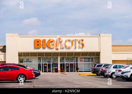 Big Lots discount retail store exterior. 7301 S. Pennsylvania, Oklahoma City, Oklahoma, USA. Stock Photo