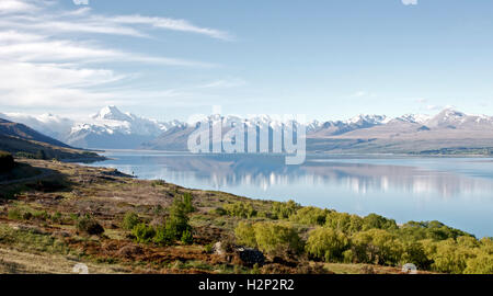 Mount Cook bathes in late afternoon light as it stands before the turquoise waters of Lake Tekapo. Stock Photo