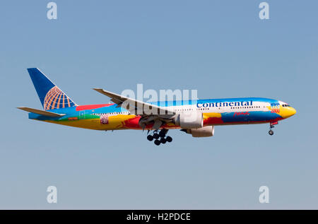 N77014 Continental Airlines Boeing 777-224ER in a special Peter Max designed New York Millennium livery. Stock Photo