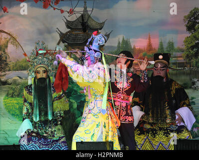 Bangkok, Thailand. 30th Sep, 2016. Chinese opera of The faculty Lao Gheg Lao Cung show at Chinese shrine during Vegetarian Festival this year from 01 to 09 October The festival has Chinese origins and is held during the ninth lunar month of the Chinese calendar and it involves the beliefs. © Vichan Poti/Pacific Press/Alamy Live News Stock Photo