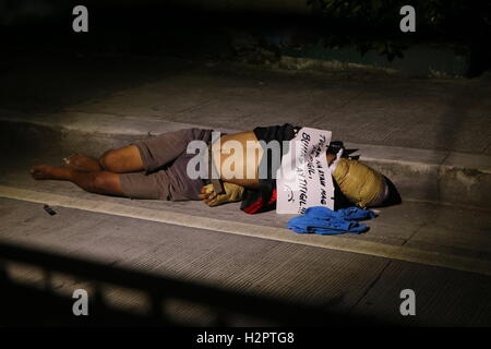 Manila, Philippines. 01st Oct, 2016. (EDITOR'S NOTE: Image depicts death) Un-identified allegedly drug dealers are the victims of summary executions at Plorentino St. corner Lacson Lacson St. in Brgy. 479, Sampaloc. Credit:  Gregorio B. Dantes Jr./Pacific Press/Alamy Live News Stock Photo