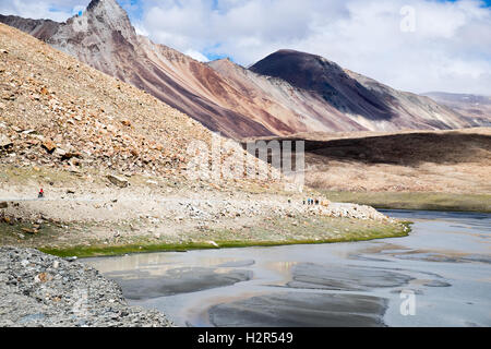 Cycling the Manali to Leh Highway, Indian Himalayas (crossing the Baralacha pass to reach the Tibetan plateau on bike) Stock Photo