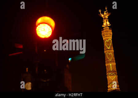 Berlin, Germany. 30th Sep, 2016. The Victory Column is illuminated with hearts during the 'Berlin Shines' festival in Berlin, Germany, 30 September 2016. Photo: MAURIZIO GAMBARINI/dpa/Alamy Live News Stock Photo