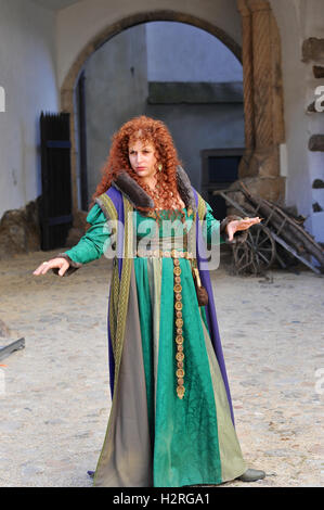 Jindrichuv Hradec, Czech Republic. 29th Sep, 2016. Actress Ruby O'Fee (as Veva) pictured during filming of the SAT.1 historical drama 'Die Ketzerbraut' (lit. The Heretic Bride) at the castle in Jindrichuv Hradec, Czech Republic, 29 September 2016. Sat.1 is making a TV film version of the novel of the same name by I. Lorentz, which is due to be broadcast in 2017. PHOTO: URSULA DUEREN/DPA/Alamy Live News Stock Photo