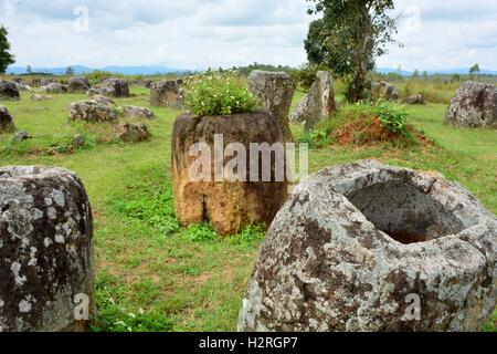 (161001) -- XIENG KHOUANG, Oct. 1, 2016 (Xinhua) -- Photo taken on Sept. 30, 2016 shows a view of Plain of Jars in Xieng Khouang province, Laos. Plain of Jars is a megalithic archaeological landscape that is thought to date back more than 2,500 years. Laos expects to make a submission to the UN Educational and Scientific Organization (UNESCO) for world heritage listing of the Plain of Jars. (Xinhua/Zhang Jianhua) (lrz) Stock Photo