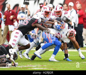 Philadelphia, Pennsylvania, USA. 1st Oct, 2016. Temple and SMU in action during the football game played at Lincoln Financial Field in Philadelphia Credit:  Ricky Fitchett/ZUMA Wire/Alamy Live News Stock Photo