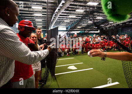 Philadelphia Phillies first baseman Ryan Howard, right, catches the throw  from shortstop Jimmy Rollins to retire the Atlanta Braves' Justin Upton,  left, in the first inning at Turner Field in Atlanta on