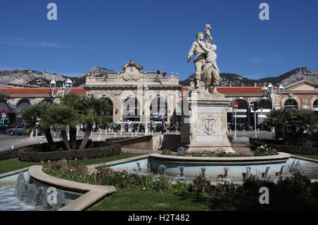 Fountain and monument in front of the Gare de Toulon, Var, Cote d'Azur, France, Europe Stock Photo