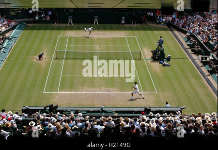 Roger Federer, Switzerland, on Centre Court, Wimbledon 2010, ITF Grand Slam Tournament, Wimbledon, England, United Kingdom Stock Photo