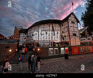 Dusk at Shakespeare's Globe Theatre, 21 New Globe Walk, Bankside, Southwark, London, England, UK, SE1 9DT Stock Photo