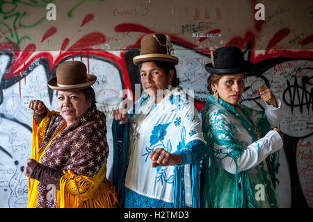 At left Angela la Folclorista , in the middle Dina, and at right Benita la Intocable, cholitas females wrestlers, El Alto, La Pa Stock Photo