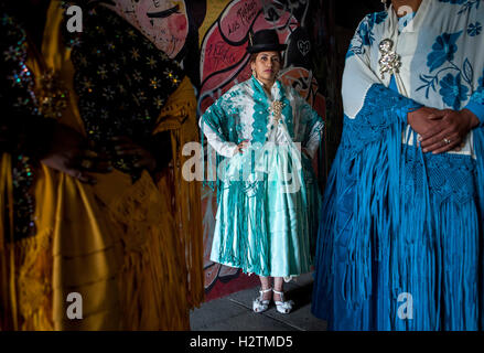 At left Angela la Folclorista , in the middle Benita la Intocable, and at right Dina, cholitas females wrestlers, El Alto, La Pa Stock Photo