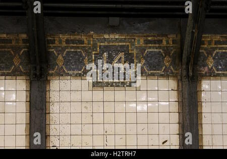 Vintage tile wall at New York City Subway station Stock Photo - Alamy