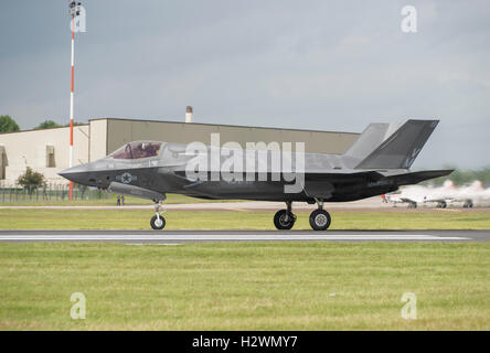 United States Navy Marine F-35B Lightning II Stealth Fighter lines up to take off from RAF Fairford at the 2016 Royal Internatio Stock Photo
