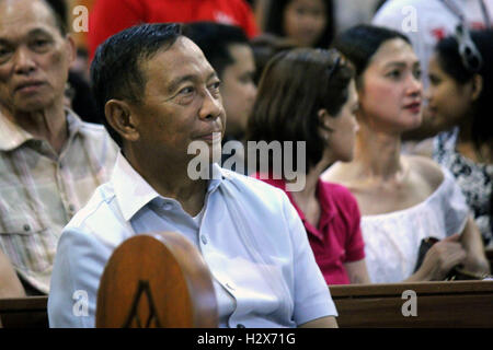 Philippines. 01st Oct, 2016. Former Vice President Jejomar Binay visited the wake of Sen. Miriam Defensor Santiago at Immaculate Conception Cathedral in Quezon City. Sen. Santiago pass-away last September 29, 2016 due to her stage 4 lung cancer and she is one of the candidates for presidential election 2016. © Gregorio B. Dantes Jr./Pacific Press/Alamy Live News Stock Photo