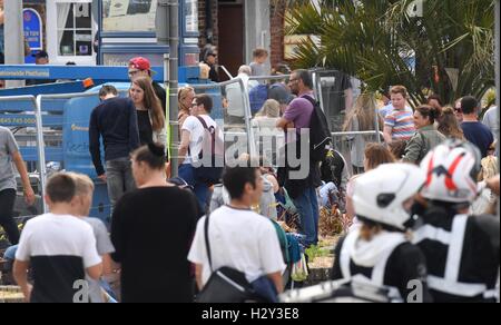 Harry Styles and Tom Hardy fans wait in Weymouth, Dorset as they are due to be filming the war movie Dunkirk. Weymouth harbour has period vehicles and boats for the WWII scenes. Many streets were closed and will remain closed tomorrow as filming continues Stock Photo