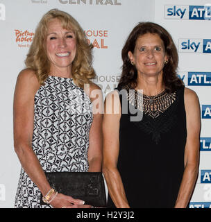 Olympic runners Zola Budd and Mary Decker attend a photocall at Picturehouse Central Cinema London ahead of the Premiere of The Fall which airs on Sky Atlantic on Friday 29th July at 9pm.  Featuring: Mary Decker, Zola Budd Where: London, United Kingdom Wh Stock Photo