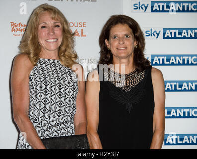 Olympic runners Zola Budd and Mary Decker attend a photocall at Picturehouse Central Cinema London ahead of the Premiere of The Fall which airs on Sky Atlantic on Friday 29th July at 9pm.  Featuring: Mary Decker, Zola Budd Where: London, United Kingdom Wh Stock Photo