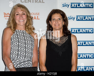 Olympic runners Zola Budd and Mary Decker attend a photocall at Picturehouse Central Cinema London ahead of the Premiere of The Fall which airs on Sky Atlantic on Friday 29th July at 9pm.  Featuring: Mary Decker, Zola Budd Where: London, United Kingdom Wh Stock Photo