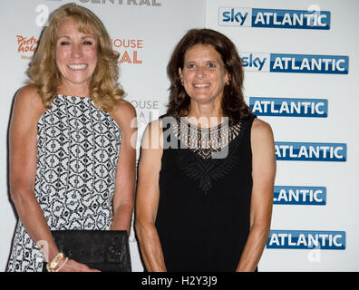 Olympic runners Zola Budd and Mary Decker attend a photocall at Picturehouse Central Cinema London ahead of the Premiere of The Fall which airs on Sky Atlantic on Friday 29th July at 9pm.  Featuring: Mary Decker, Zola Budd Where: London, United Kingdom Wh Stock Photo