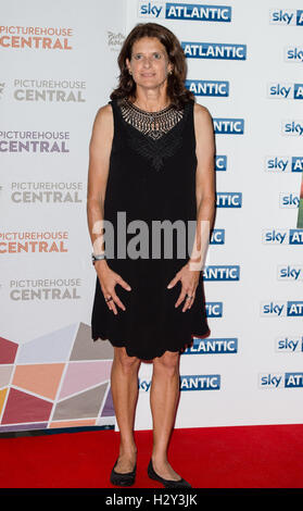 Olympic runners Zola Budd and Mary Decker attend a photocall at Picturehouse Central Cinema London ahead of the Premiere of The Fall which airs on Sky Atlantic on Friday 29th July at 9pm.  Featuring: Zola Budd Where: London, United Kingdom When: 27 Jul 20 Stock Photo