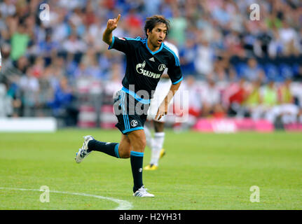 Football player Raul cheering after scoring final goal, end result Schalke 3, Bayern Munich 1, Liga total Cup 2010, League total Stock Photo