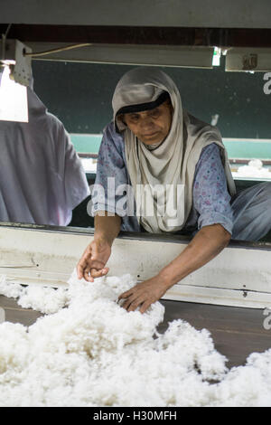 Old woman working inside cotton mill Multan Pakistan Stock Photo