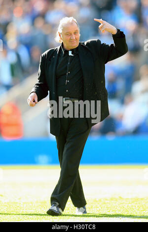 Former Leicester City player Frank Worthington during the Premier League match at the King Power Stadium, Leicester. Stock Photo