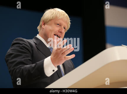 Birmingham, UK. 2nd October, 2016. Boris Johnson Mp Foreign Secretary Conservative Party Conference 2016 The Icc Birmingham, Birmingham, England 02 October 2016 Addresses The Conservative Party Conference 2016 At The Icc Birmingham, Birmingham, England Credit:  Allstar Picture Library/Alamy Live News