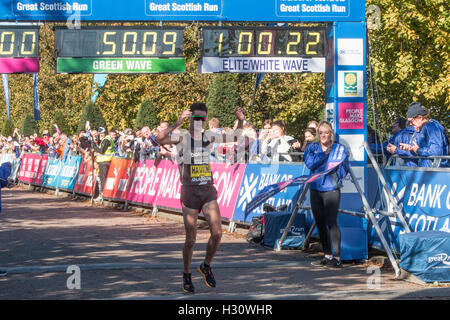 Glasgow, UK October 02 2016 Over 30000 Runners of all ages and abilities turned out to take part in the great scottish run many running for charity , Stock Photo