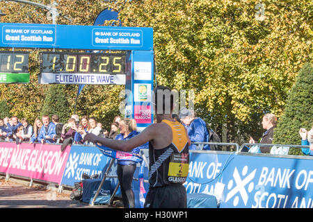 Glasgow, UK October 02 2016 Over 30000 Runners of all ages and abilities turned out to take part in the great scottish run many running for charity , Stock Photo