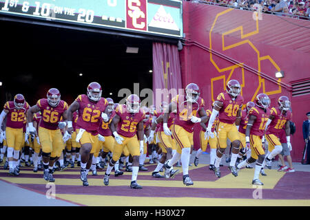 Los Angeles, CA, US, USA. 1st Oct, 2016. October 1, 2016: USC looks all business as they take the field before the game between the Arizona State Sun Devils and the USC Trojans, The Coliseum in Los Angeles, CA. Peter Joneleit/ Zuma Wire Service © Peter Joneleit/ZUMA Wire/Alamy Live News Stock Photo