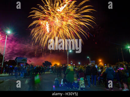 Southport, Merseyside, UK.  2nd October, 2016. Musical Fireworks Competition.  Hundreds of people flock to the resort for the last night of the British Musical Fireworks Completion held over three days.  Southport's sky bursts into light as some of the country's top pyrotechnic teams compete, with stunning firework displays synchronized to music.  International standard displays from some of the best pyrotechnic companies in the UK - this is the only competition of its kind in this country. Credit:  MediaWorld Images/Alamy Live News Stock Photo