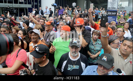 Miami, FL, USA. 28th Sep, 2016. Fans line up as the hearse arrives at the stadium. Miami Marlins fans and gathered at Marlins Park to say good bye to Marlins pitcher Jose Fernandez. The Marlins pitcher was killed in a boating accident over the weekend. Mike Stocker, South Florida Sun-Sentinel.SOUTH FLORIDA OUT; NO MAGS; NO SALES; NO INTERNET; NO TV. © Sun-Sentinel/ZUMA Wire/Alamy Live News Stock Photo