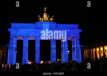 Berlin, Germany. 30th Sep, 2016. Numerous buildings and landmarks across Berlin become the canvas for spectacular light and video projections at the Festival of Lights in Berlin till 16 October 2016. Festival of Lights transforms Berlin´s most famous landmarks and historical monuments such as Brandenburg Gate (pictured), Germany, September 30, 2016. © Martin Weiser/CTK Photo/Alamy Live News Stock Photo