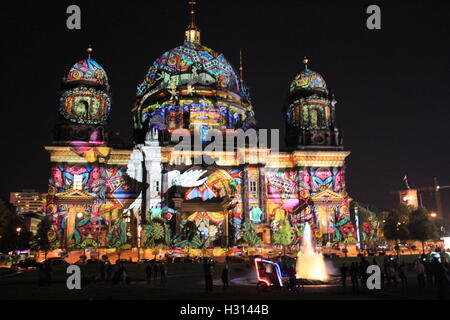 Berlin, Germany. 30th Sep, 2016. Numerous buildings and landmarks across Berlin become the canvas for spectacular light and video projections at the Festival of Lights in Berlin till 16 October 2016. Festival of Lights transforms Berlin´s most famous landmarks and historical monuments such as Berliner Dom (pictured), Germany, September 30, 2016. © Martin Weiser/CTK Photo/Alamy Live News Stock Photo