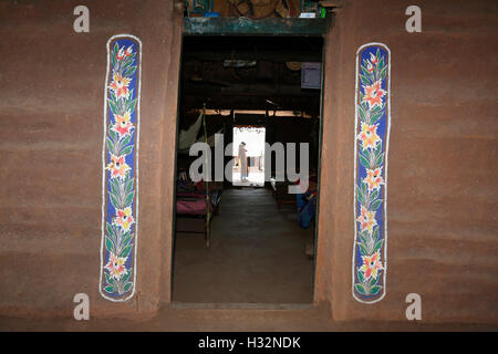 Decorative entrance of the House, CHAUDHARI TRIBE, Bebkuva Village, Gujrat, India Stock Photo