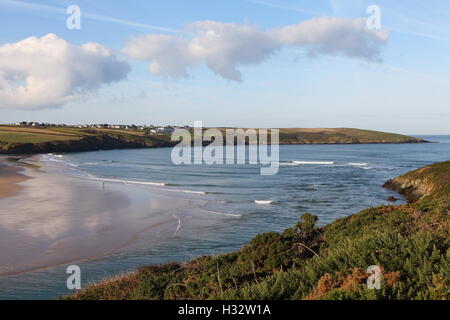 PENTIRE, NEWQUAY, CORNWALL, UK - OCTOBER 3, 2016: Early morning views along Pentire in Newquay, and out over the River Gannel es Stock Photo