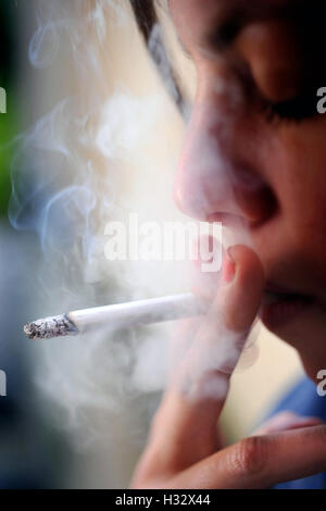 young teenage girls smoking Stock Photo - Alamy