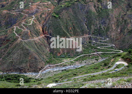 Nice curvy winding road leading down to Tablachaca canyon and the same called river in northern Peru. Located north of Pato Cany Stock Photo