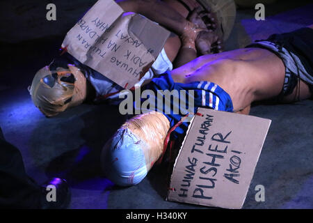 Philippines. 04th Oct, 2016. (EDITOR'S NOTE: Image contains graphic content)Two un-identified allegedly drug dealers are the victims of summary executions at the front of Santa Catalina Colleges, Legarda, Manila City. Credit:  Gregorio B. Dantes Jr./Pacific Press/Alamy Live News Stock Photo